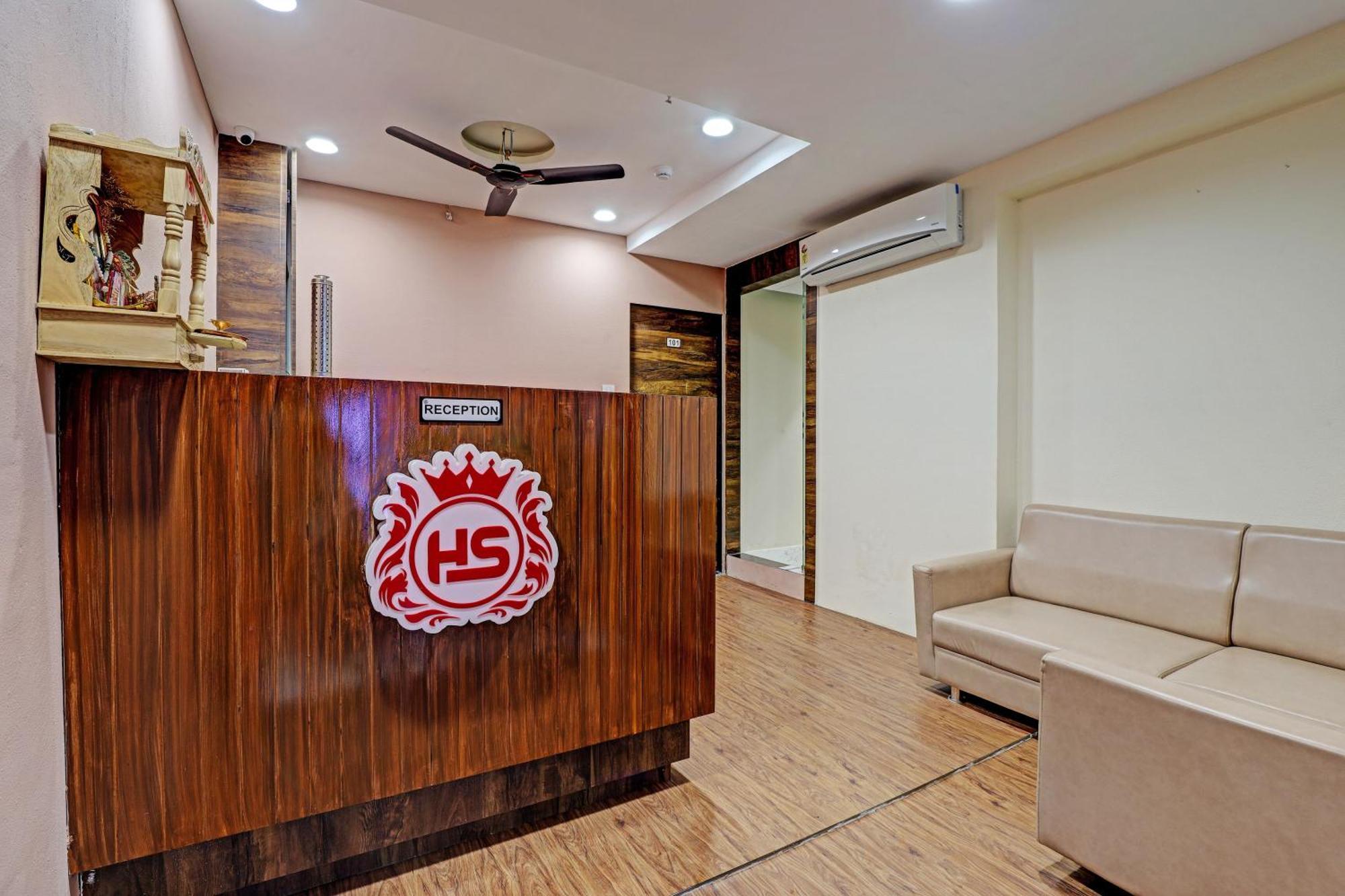 Collection O Hotel Swarg สุรัต ภายนอก รูปภาพ