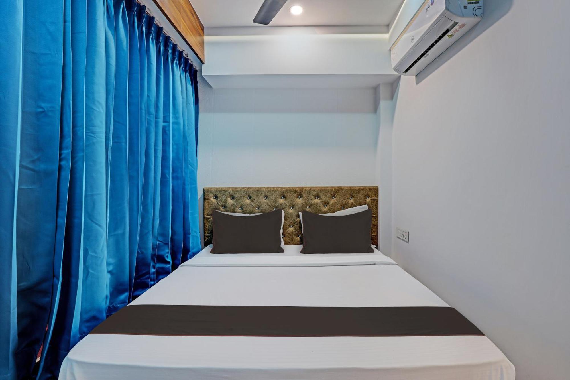 Collection O Hotel Swarg สุรัต ภายนอก รูปภาพ