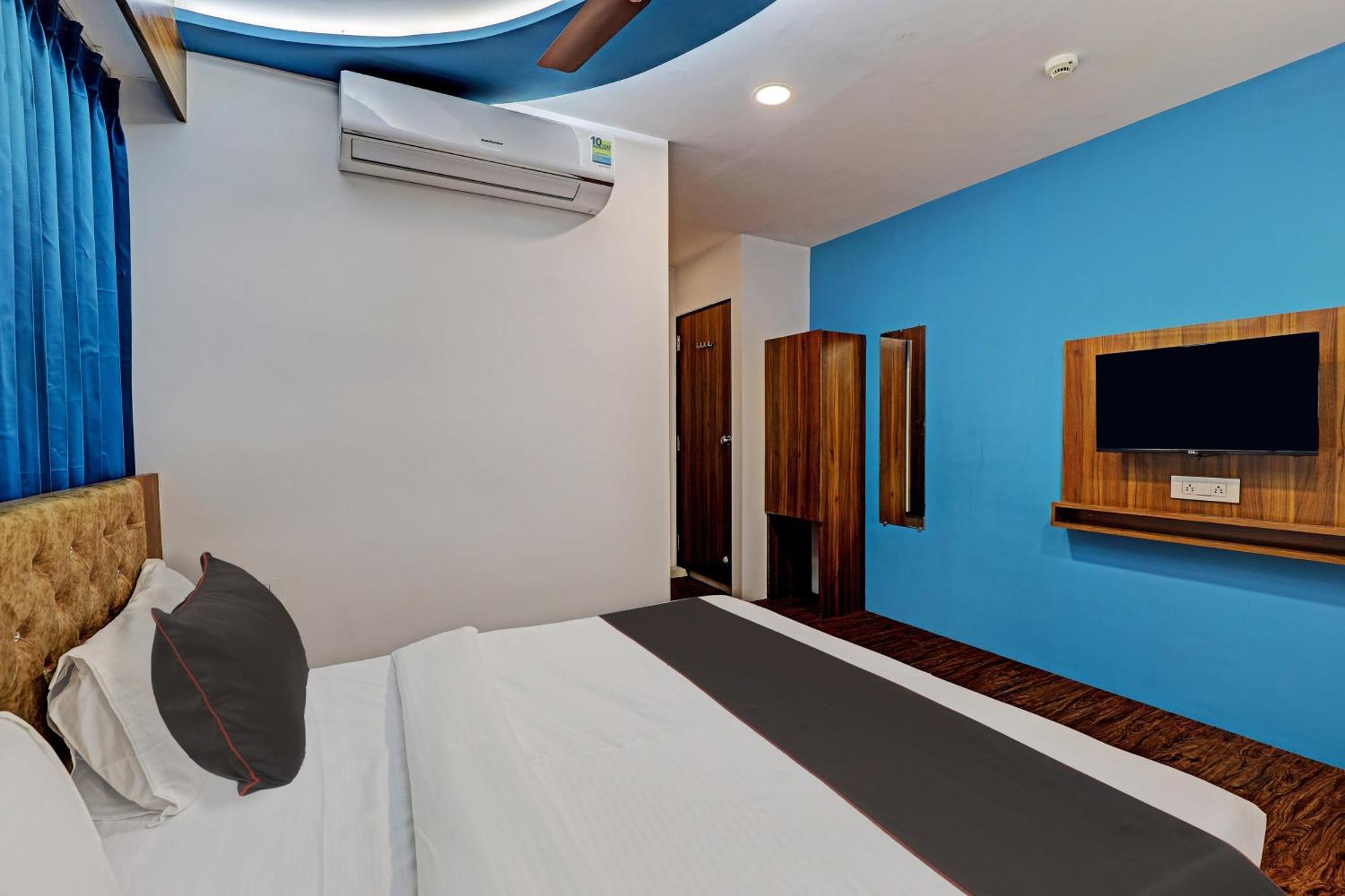 Collection O Hotel Swarg สุรัต ภายนอก รูปภาพ