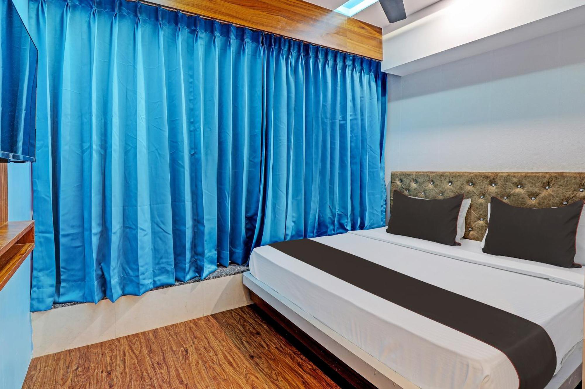 Collection O Hotel Swarg สุรัต ภายนอก รูปภาพ