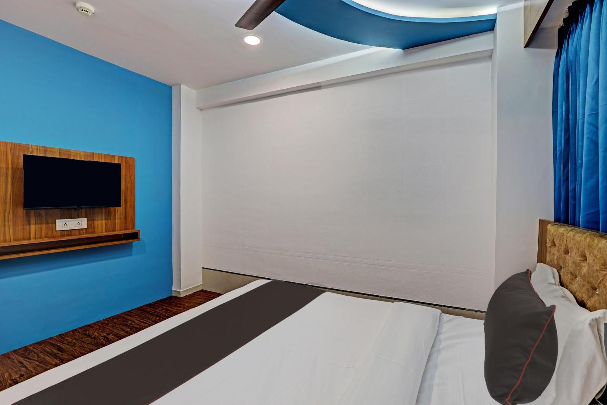 Collection O Hotel Swarg สุรัต ภายนอก รูปภาพ